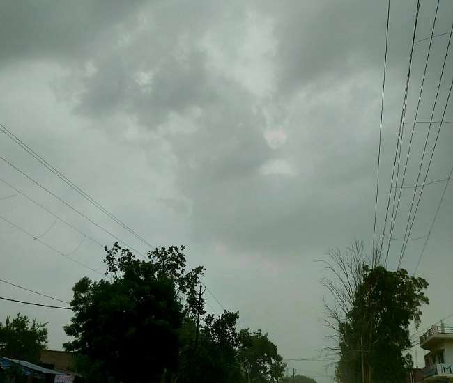 Aligarh Weather Report : रिमझिम फुहारों से तापमान में गिरावट, उमस छुड़ा रही पसीने Aligarh news