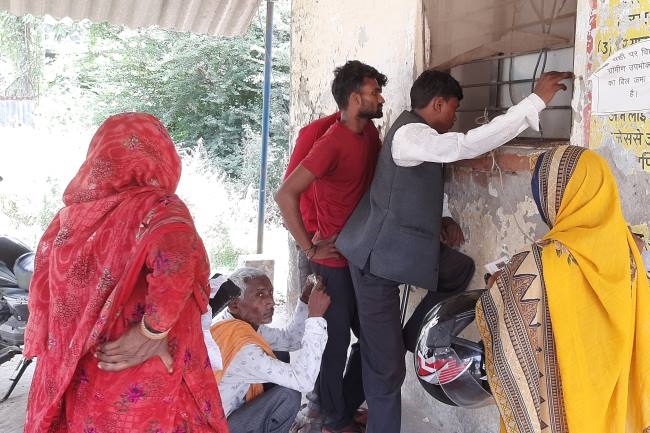 बकाया वसूली पर जोर, सुविधाएं दिलाने में कमजोर
