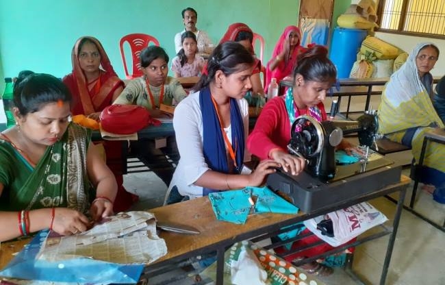विश्वकर्मा के आशीर्वाद से फैल रही बेटियों के हुनर की बेल