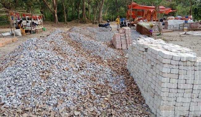 नेपाल सीमा पर स्वागत गेट और मंदिर के सुंदरीकरण में अनापत्ति प्रमाण पत्र का रोड़ा