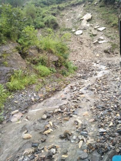 पंपाबे और युरूं ग में तीन सौ मीटर सड़क बही, चीन सीमा को जोड़ने वाला दारमा मार्ग बंद