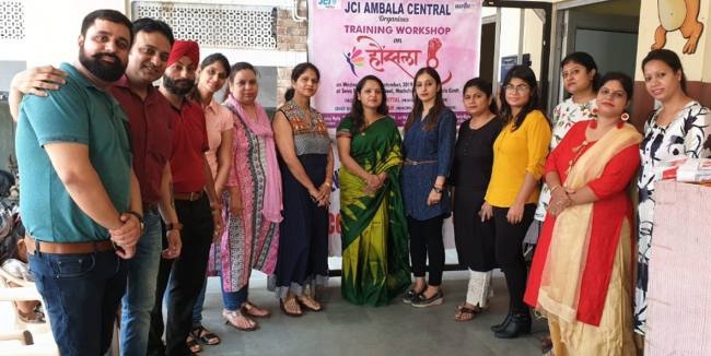 छात्राओं को बताया, खुद कैसे लें अपने फैसले