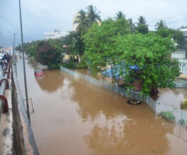 Odisha Rain Updates: ओडिशा में भारी बारिश से जन-जीवन अस्त-व्यस्त, घरों में घुसा पानी; केन्द्रापड़ा में दीवार ढहने से दो की मौत
