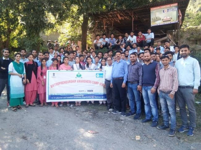 उद्यमिता पर युवाओं को किया जागरूक