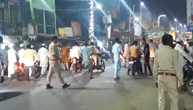 चाकू लेकर थाने पहुंची युवती, कहा प्रेमी से शादी कराओ, वर्ना दे दूंगी जान