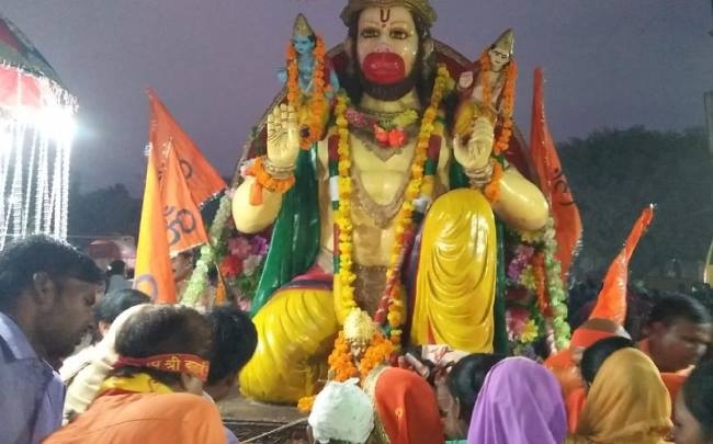 मिलक में निकाली गई श्रीबालाजी महाराज की शोभायात्रा