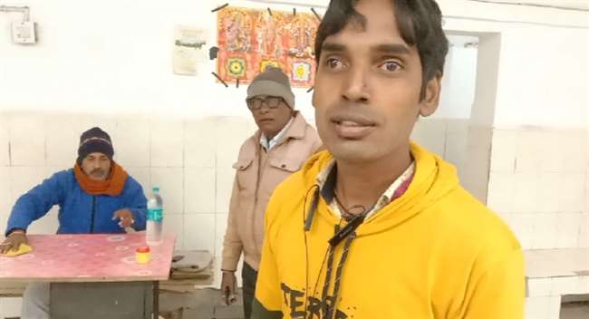 मोतिहारी से आया था दिव्यांग, गढ़वा स्टेशन पर शौचालय में कपड़ा बदलने पर ऐसा हुआ बर्ताव कि जानकर रह जाएंगे दंग