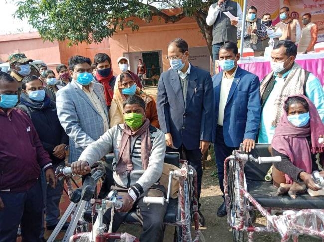 भोरे में 236 व विजयीपुर में 170 दिव्यांगों के बीच वितरित किए गए उपकरण