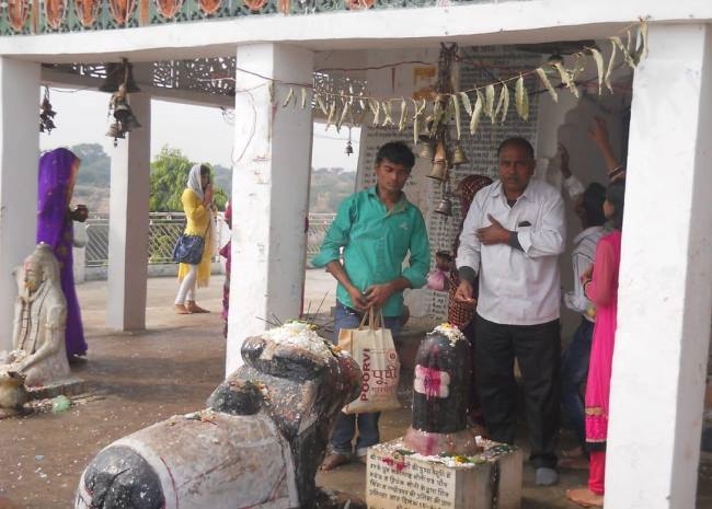 मकर संक्रांति पर श्रद्धालुओं ने लगाई आस्था की डुबकी