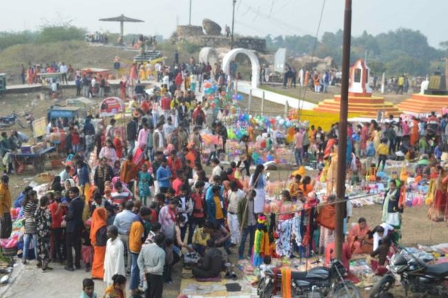 भूरागढ़ मेले में पहले दिन उमड़ी भक्तों की भीड़
