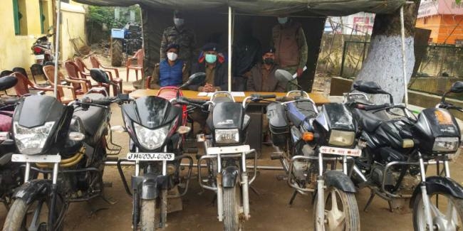 दो बाइक चोर गिरफ्तार, भेजे गए जेल