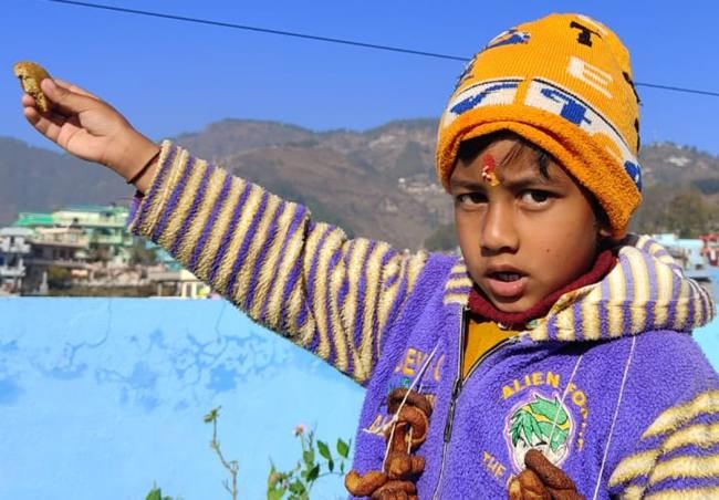 कोरोना के साए के बीच सीमांत जिला पिथौरागढ़ में धूमधाम से मनी मकर संक्रांति