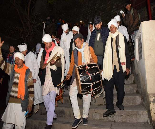 हल्द्वानी पहुंचे कत्यूरी वंशजों ने कुलदेवी जिया रानी का किया आह्वान, जानिए रात भर जागर व सुबह नदी स्नान की अनोखी परंपरा