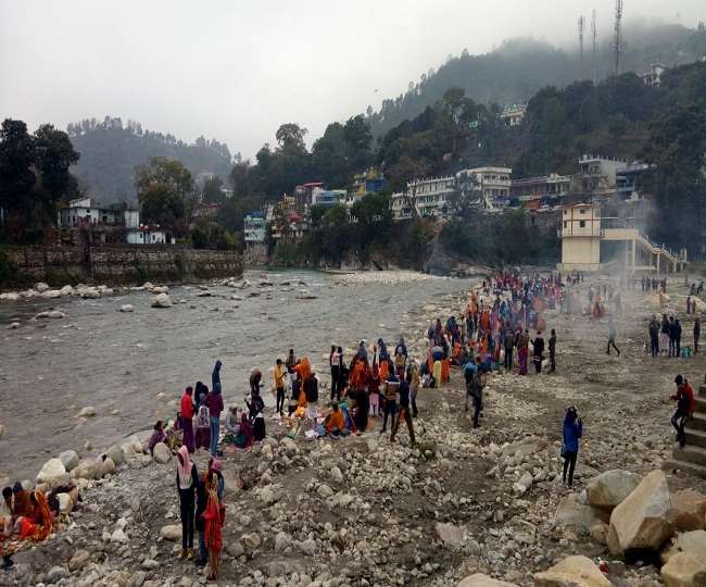 तस्वीरों में देखिए कुमाऊंभर में कैसे मनाई गई मकर संक्राति