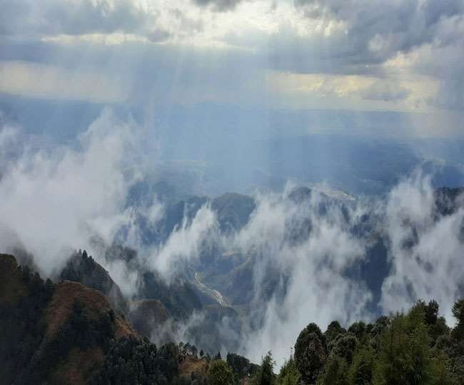 Uttarakhand Weather Update: बर्फीली हवाओं से बढ़ी कंपकंपी, कोहरा बढ़ाएगा मुसीबात, जानें- मौसम विभाग का पूर्वानुमान