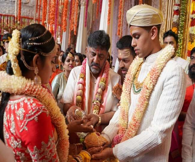 शादी के बंधन में बंधी डीके शिवकुमार की बेटी, CCD फाउंडर के बेटे के साथ लिए सात फेरे