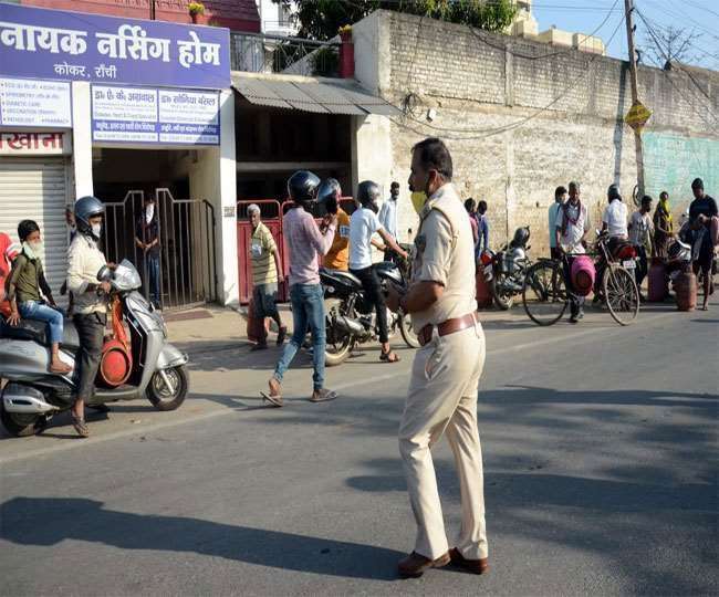 साप्ताहिक लाकडाउन के बाद जनजीवन हुआ सामान्य, अपने काम पर निकले लोग