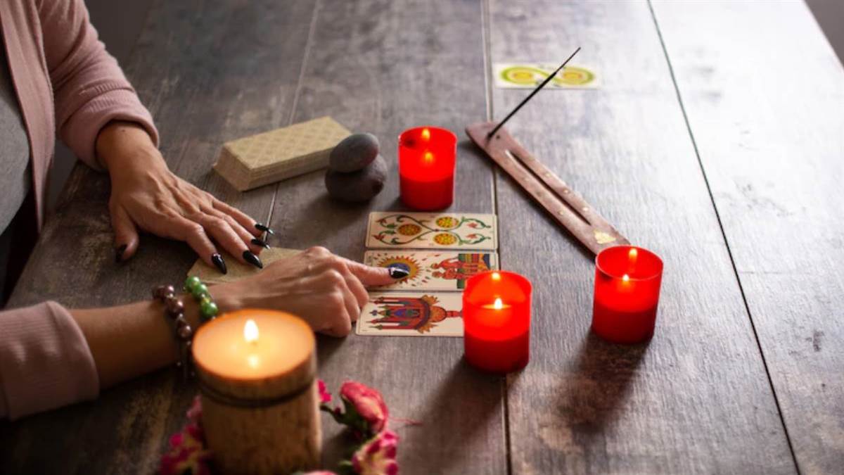 Weekly Tarot Card horoscope 12 To 18 June: टैरो कार्ड्स के जरिए जानिए कैसा बीतेगा आपका यह सप्ताह