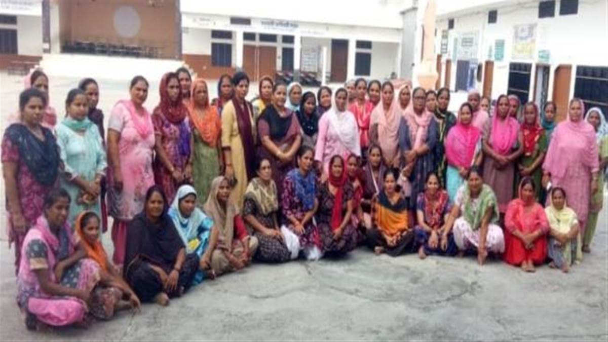 नियमित होने तक न्यूनतम मजदूरी को लागू किया जाए: रिंपी रानी