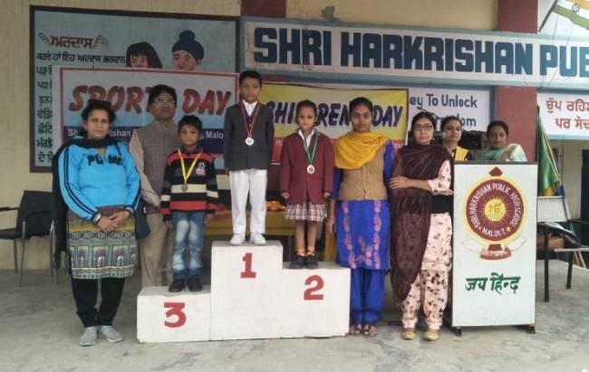 रस्सी कूदने के मुकाबले में आरती रही प्रथम