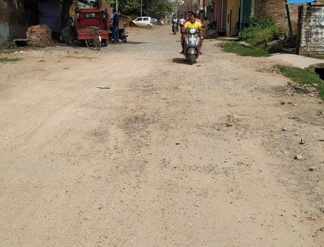 समस्याओं से घिरी आबादी मांग रही विकास