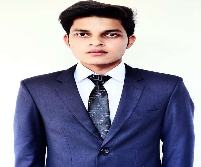शिवहर की अनुष्का के बाद अब सीतामढ़ी में 21 साल की उम्र में जिला पार्षद बने इंजीनियर नवीन
