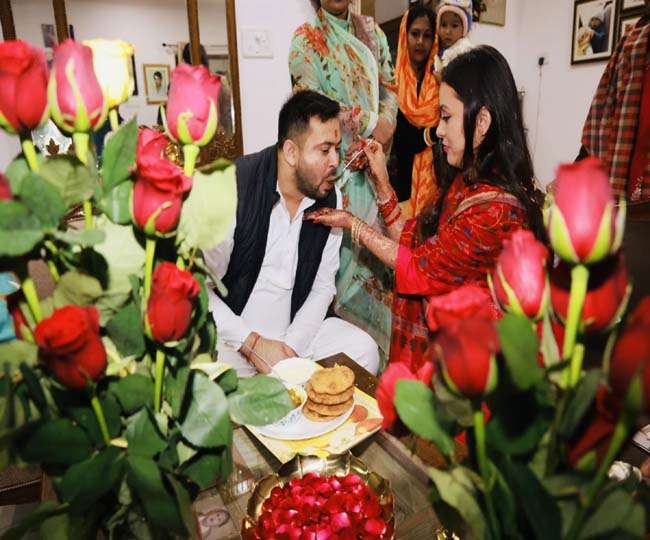ससुराल आईं तेजस्वी की दुल्हनियां बन गईं पूरी बिहारी, ऐसे निभाई रस्में कि मुस्कुरा उठीं सास राबड़ी देवी