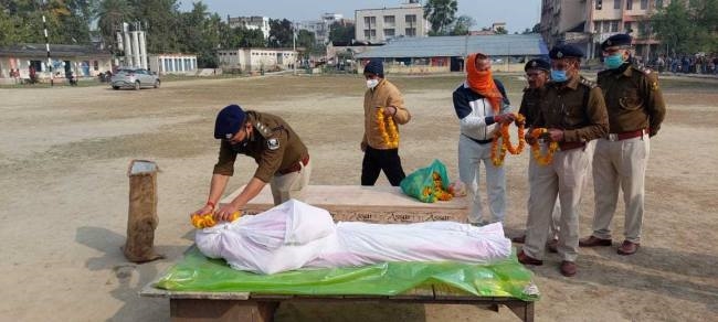 नम आंखों से नगर थाने के दारोगा लालजीत को दी अंतिम विदाई