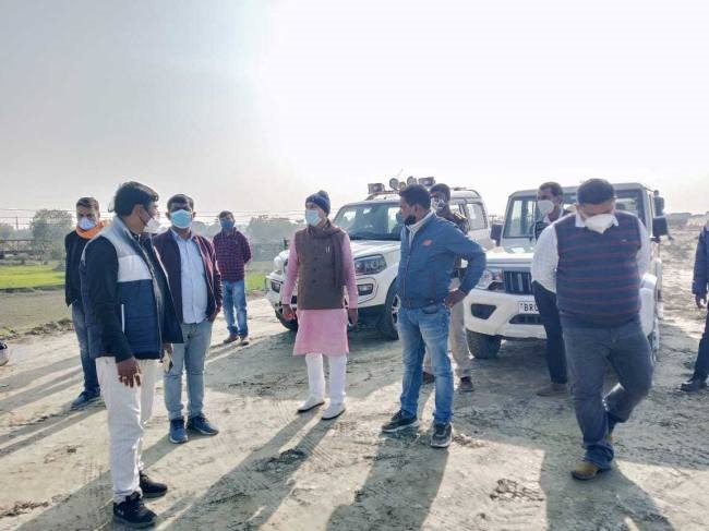 विधायक ने एनएचएआइ के अधिकारियों के साथ किया मीरगंज पुल का निरीक्षण