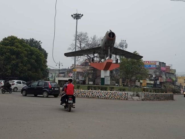 कई महीने से बंद पड़े जहाज चौक में लगे फव्वारे