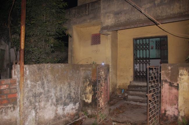 झरिया के सरकारी घरों पर कब्जा कर हो रहा अवैध धंधा