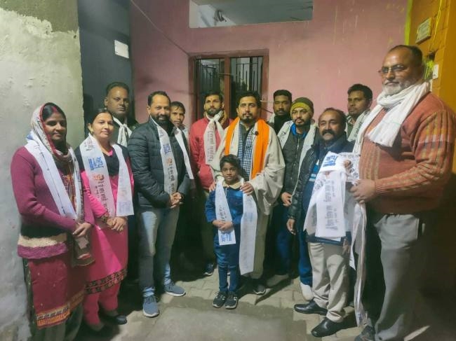 रूपनगर के पूर्व पार्षद ने थामा आप का दामन