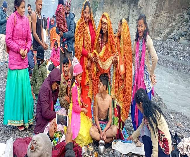 हल्द्वानी में लगी आस्था की डुबकी, शुभ मुहूर्त में हुए मुंडन व उपनयन संस्कार