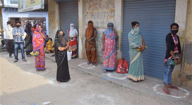 Lockdown में सर्वर डाउन होने के बाद भी डेढ़ लाख को मिला मुफ्त चावल Prayagraj News