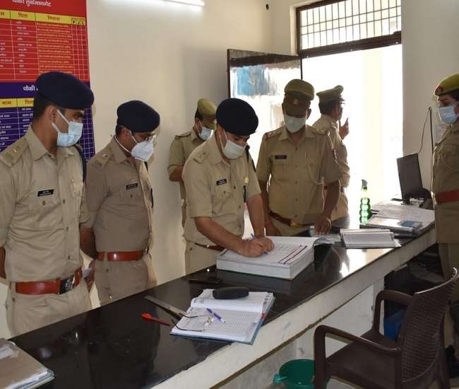 वायरलेस सेट के पास तख्तियां लगाकर रखें जरूरी संस्थानों के नाम : एसएसपी Aligarh news