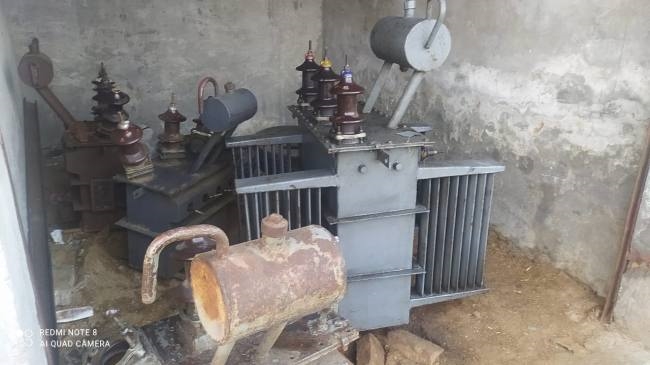 पावरकाम की टीम ने की छापामारी, ट्रांसफार्मरों समेत बिजली का सामान बरामद