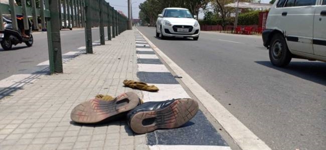 कोरोना टेस्ट के लिए पुलिस ने लगाया था नाका, बाइक सवार पुलिस वालंटियर से टकराए, तीन जख्मी