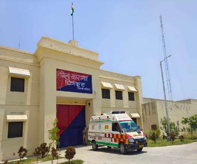 Chitrakoot Jail Gangwar: चित्रकूट जेल में गैंगवार में दो बड़े सवाल, जो बन सकते जेल अफसरों के लिए बड़ी मुसीबत