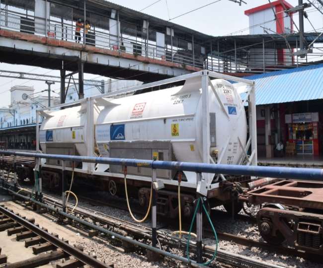 Oxygen Supply In Gorakhpur: 40 टन लिक्विड लेकर गोरखपुर पहुंची ट्रेन आक्सीजन एक्सप्रेस