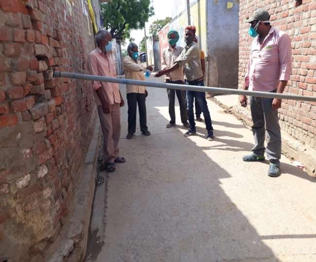 Fight Against CoronaVirus: यहां अभी रिश्तेदारों का आना है मना, जानिए सुहागनगरी के एक गांव के बाहर क्यों लगा है बैरियर