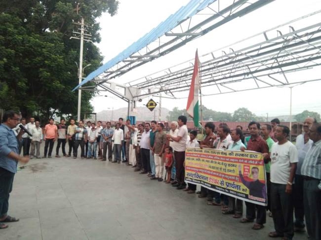 14 जून की मध्य रात्रि से धनबाद - चंद्रपुरा रेलमार्ग पर अचानक बंद हो गया था 52 ट्रेनों का परिचालन