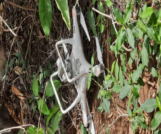 Jammu: घरोटा से ड्रोन बरामद, हवा से ड्रोन को झाड़ियों में गिरते राहगीर ने देखा, इलाके में दहशत