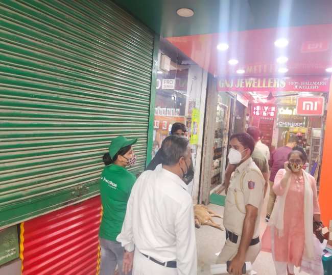 दिल्ली में रोहिणी की प्रमुख डीसी चौक मार्केट बंद, सिर्फ आवश्यक वस्तुओं के दुकानों को मिलेगी छूट