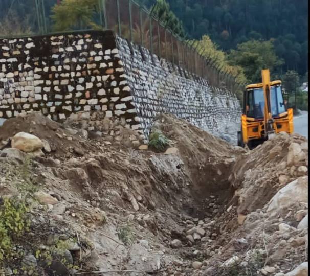 उत्तरकाशी में खनन माफिया पर प्रशासन का चाबुक