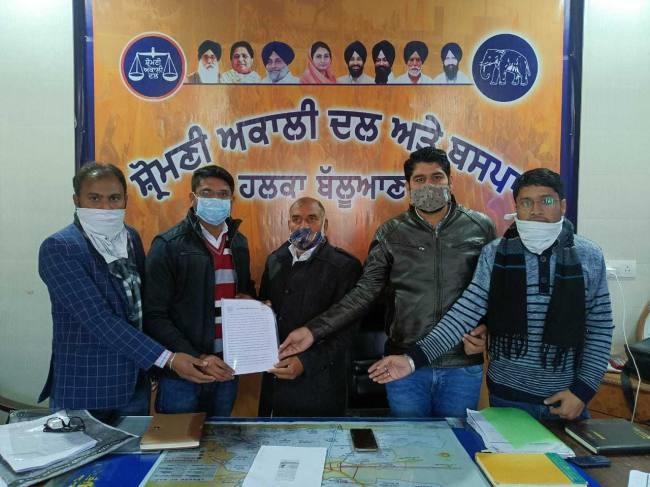 असिस्टेंट प्रोफेसरों की भर्ती के लिए सौंपा ज्ञापन