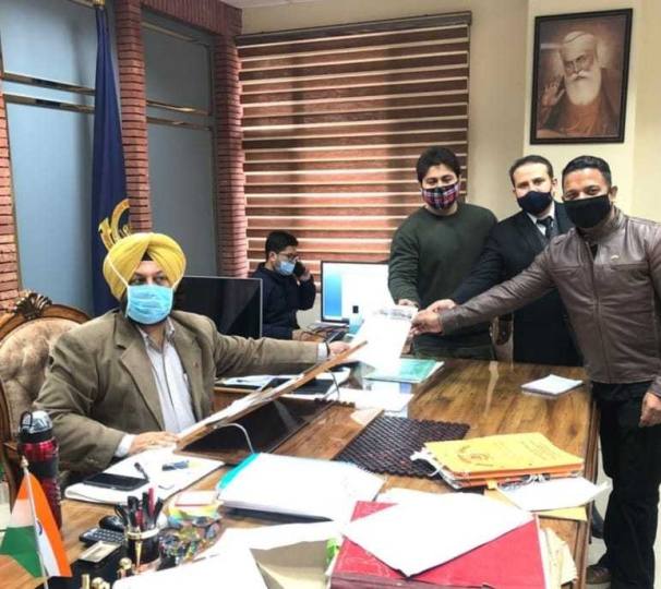 कंगाली से निकलने के लिए जिम खोलने की मिले अनुमति