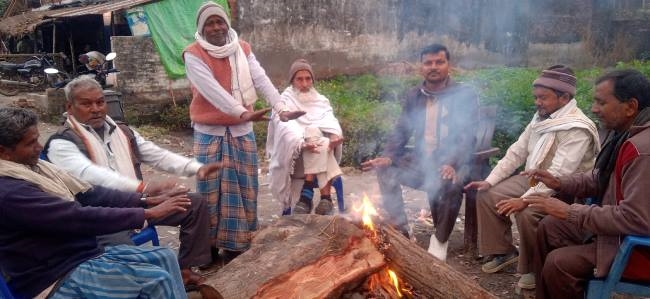 तापमान गिरा, गलन भरी हवाओं ने बढ़ाई ठंड