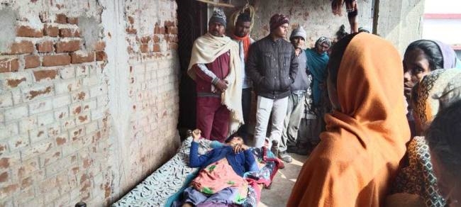 सड़क पर टूट कर गिरा था कंरट प्रवाहित तार, महिला की मौत