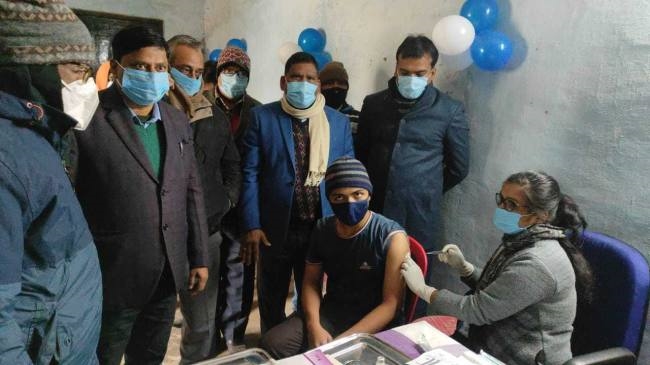एक साल में दी गई 18 लाख को वैक्सीन, 53 हजार किशोरों ने भी लिया टीका
