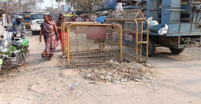 नगर पंचायत की सड़कों पर गड्ढा, आवागमन में परेशानी